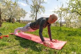 识别扎金花“千术”：揭秘发牌过程中的袖里乾坤。（识破扎金花作弊：揭露发牌环节的暗中玄机）